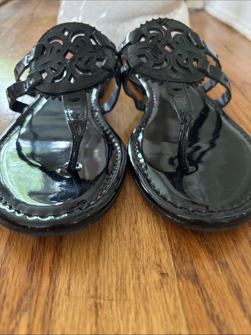 Circus NY by Sam Edelman Canyon Flat Medallion Sandals - Picture 6 of 9